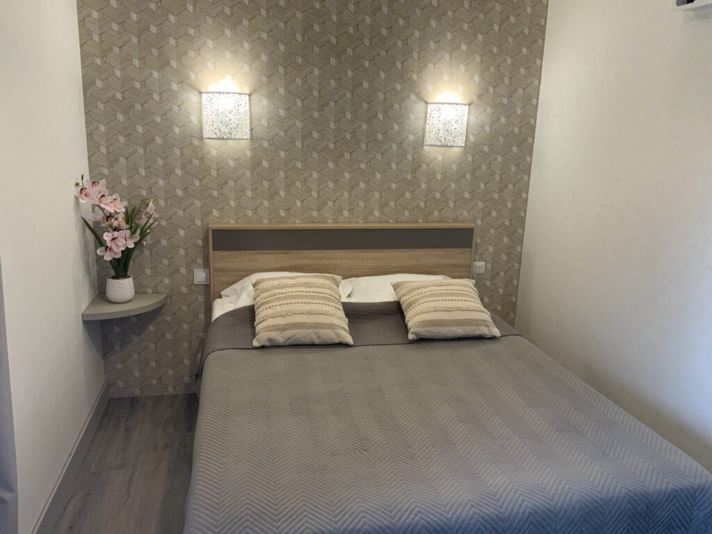 Chambre rez-de-jardin à partir de 80.90€-1 personnes et 85.90€ pour 2 personnes-